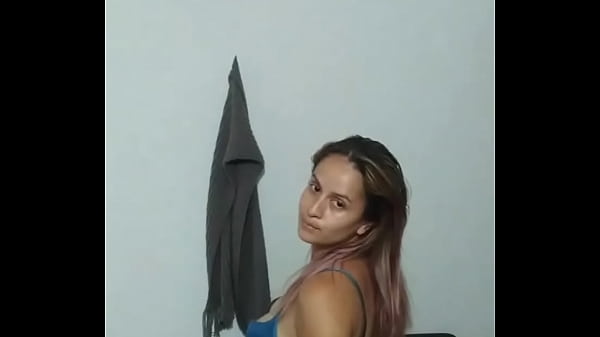 modelo rubia enseñando el_cuerpo