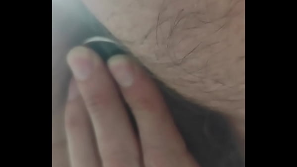 Hetero curioso prueba un juguete 