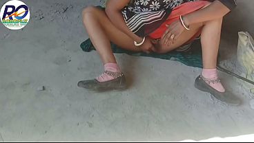 Nonton Desi Village Madam Fucked In Doggy Position Next To The School And Ass Fucked In The Rest Room By Lifting The Saree, Hindi Audio, Clear Ways thumbnail