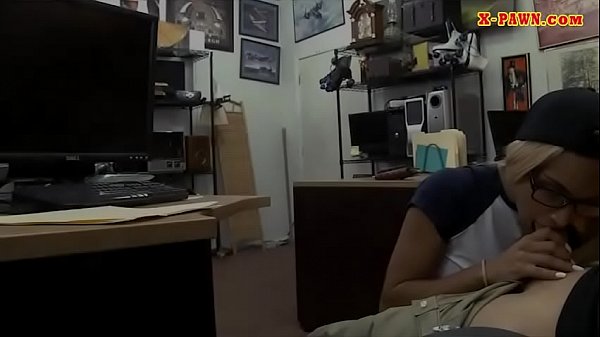 Nonton Slim Gal With Glasses Fucked By Pawn Man thumbnail