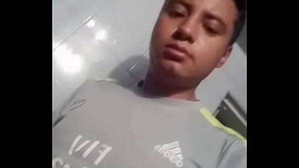 Que rico se masturba mi novio y lubrica mucho vean como lubrica super rico 