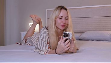 Nonton Blonde Neighbor Gets Dicked So Hard She Can&rsquo;t Stop Returning For More thumbnail