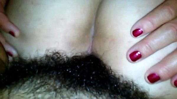 Me cojo a la amiga de mi hermana por la colita 