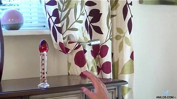 Nonton First Time Porn Mom thumbnail