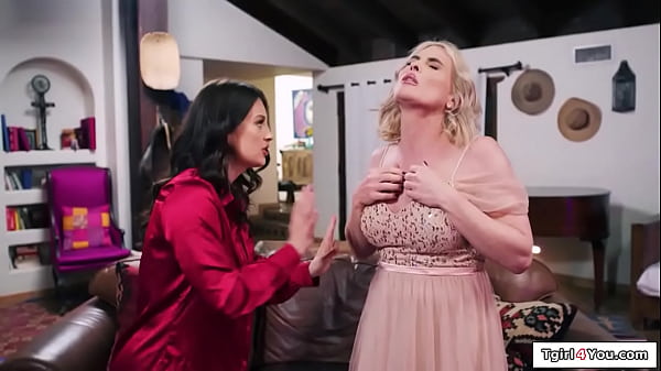 Big tits ts Lucy Hart dances with a dance instructor and kiss.The tattooed babe sucks her tranny cock and the trans milf licks her pussy and fucks her 