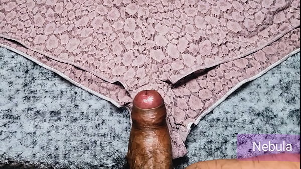 Play MP4 - Use los panties usados de mi novia para masturbarme mientras ella est&aacute; de viaje&comma; me corr&iacute; sobre su panty rosa