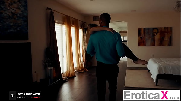 Play MP4 - Asian Beauty Made Love To In The Bathtub - Lulu Chu&comma; Ryan McLane - EroticaX