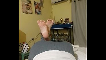 Este video muestra todas las fotos que me saqu&eacute; con pantalones largos y sueltos siento que mis pies se ven lindos as&iacute; 