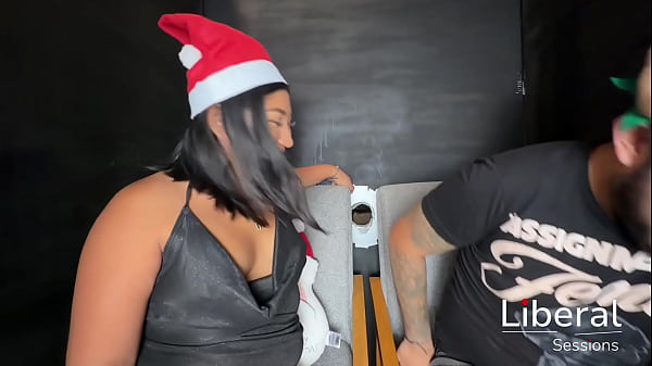 Play MP4 - Culona puta follada por el mejor amigo de su esposo