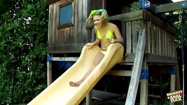 Play MP4 - Before starting the meeting the begin he gives the blonde cutie an amazing anal plowing