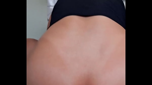 Play MP4 - POV Doce madrasta divide a cama com o enteado e se aproveita dele quando ele est&aacute; no descanso&period; Ele acordou todo melado&comma; gozado sem saber se foi sonho ou real&period; O corno do marido estava em uma viagem de neg&oacute;cios&period;