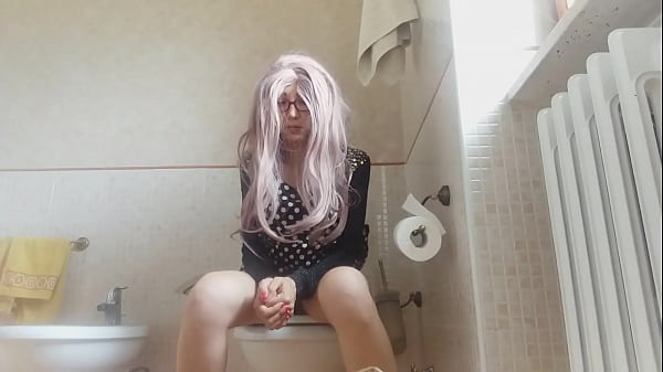 I know you love to spy on me while i pee and 