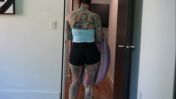 Nonton Hot Goth Housewife Cheats With Her Husbands Best Friend - Tigerlilly & Lev Lieben thumbnail