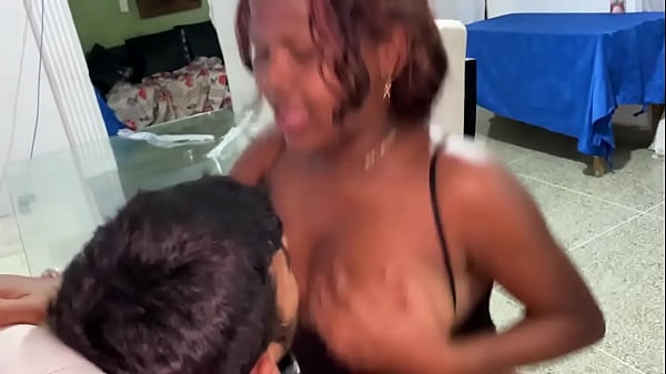 Play MP4 - le follo el co&ntilde;o de mi hermanastra ya que esta sola en casa