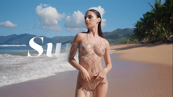 Nonton Mysterious Babe Dolly Shows Her Sweet Features - Superbe thumbnail