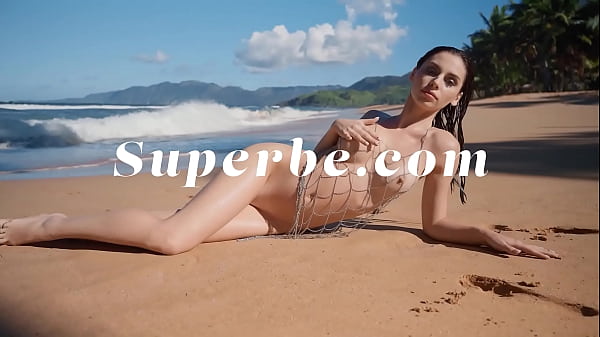 Mysterious babe dolly shows her sweet features superbe 