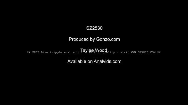 Nonton Onverzadigbare Hoer Buigt Zich Voorover Met Stink Kut Druipend, Gangbang Beukt Haar Triple Anaal En Triple Kut Gaten, Spuitend Wild In Extreme Lust Terwijl Bezwete Kerels Elk Stukje Van Haar Lichaam Slopen thumbnail