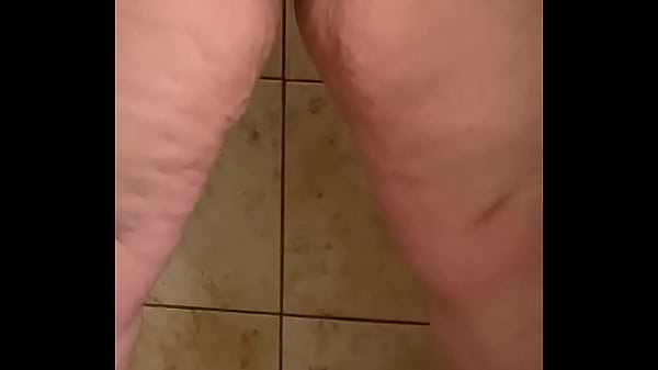 Play MP4 - Had to pee bad before I took a shower