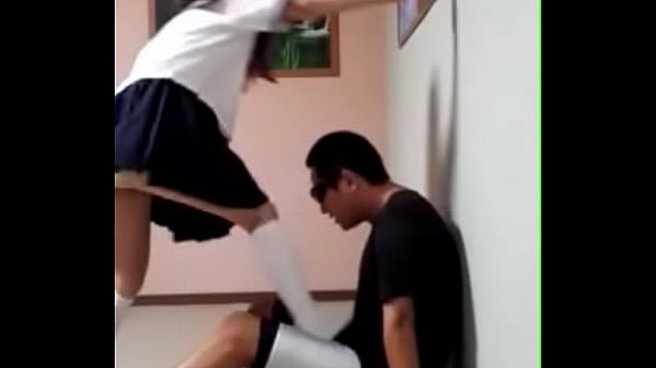 Nonton 金蹴り24　タマ責め thumbnail