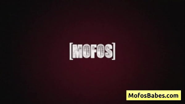 Nonton Big Boobed Black Haired Teenager Gives Wet Blowjob Like A Pro thumbnail