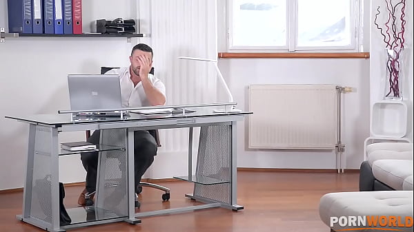 Nonton Personal Assistance Required: Boss Bangs Brunette In Office thumbnail