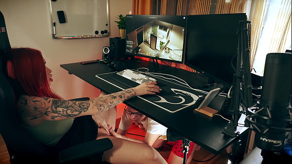 Play MP4 - Gamer Girlfriend Gets Her Pussy Licked and Fucked While Playing PC Games