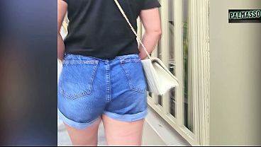 Play MP4 - Sexo r&aacute;pido por dinero en Navidad&colon; En la calle&comma; una se&ntilde;ora es pillada y acepta coger a cambio de efectivo para comprar los regalos&period;