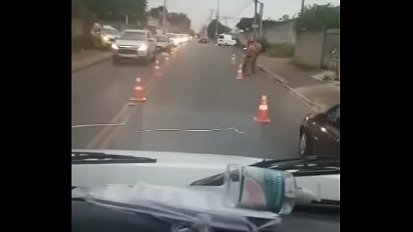Trocando de roupa no uber