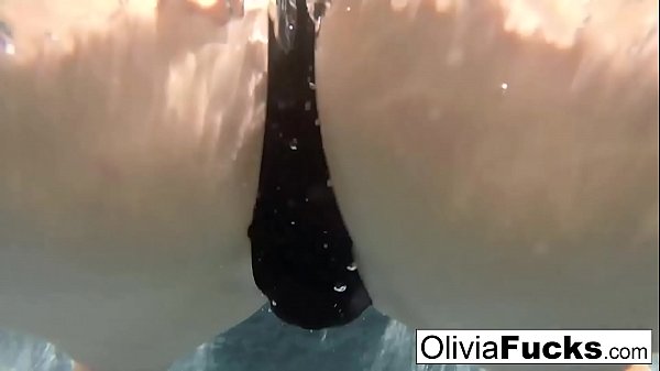 Play MP4 - Horny Olivia Austin plays with her pussy underwater