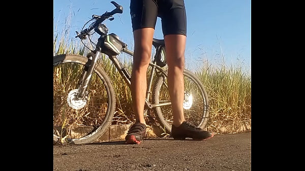 Treinando e masturbando 