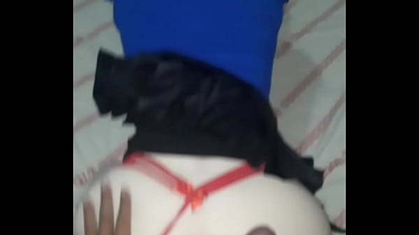 Meteno a pika na buceta da branquinha de quatro e de frente 