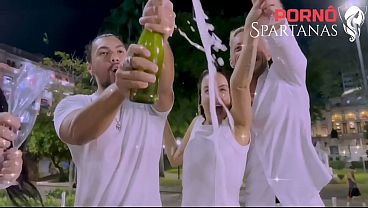 Casais de amigos fodem no ano novo