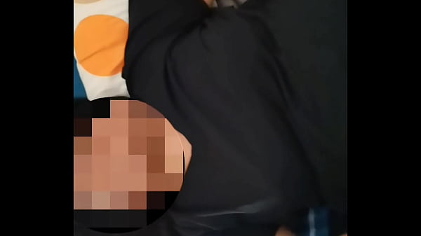 I love exploring a milf girl's navel 