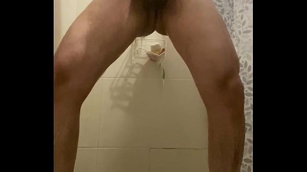 MOJADO CON LA VERGA BIEN DURA 