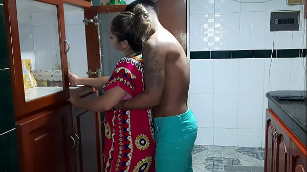 Play MP4 - Mi hermanastra y yo estamos solos en casa