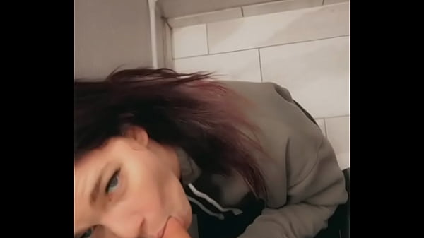 Nonton Teen Cumslut Sucks & Fucks Stranger Behind School Vending Machine thumbnail