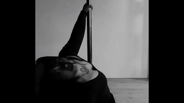 Play MP4 - Pinay Pole Dancing with Heels and doing Aerial Hoops