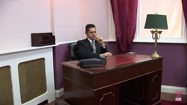 Nonton A Boss Fucks His Assistant Who Is Dressed In Stockings thumbnail