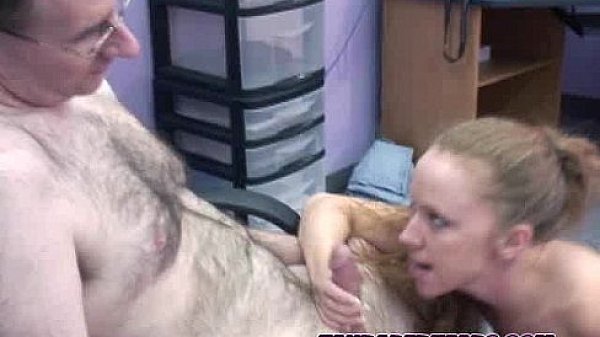 Petite coed Leigh on her knees and blowing a geek 