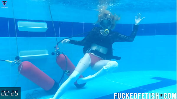 Sexy blonde pool wetlook New scene w50 