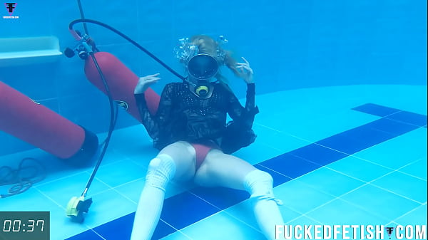 Sexy blonde pool wetlook new scene w50 