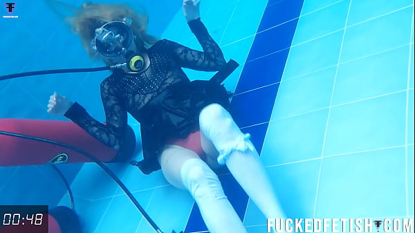 Sexy blonde pool wetlook new scene w50