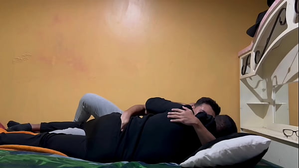 Play MP4 - Ten&iacute;a una cita con &eacute;l para ser mi novio&comma; le di la cogida de su vida y cuando salgo del ba&ntilde;o me doy cuenta que ahora est&aacute; cogiendo con mi compa&ntilde;ero de cuarto