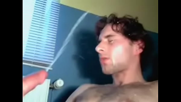 Play MP4 - cumshot on his face
