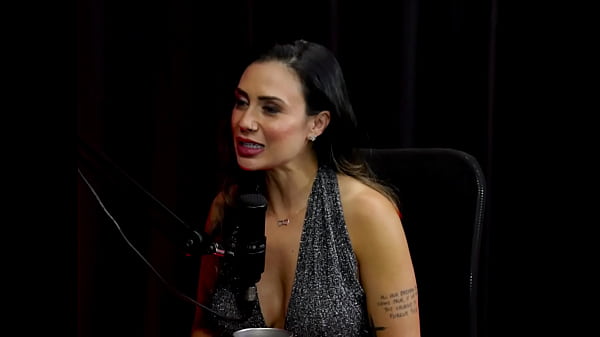 Foi abordada de forma agressiva tem apoio do marido n&atilde;o grava com homens e os conte&uacute;dos aflorou a sua bissexualidade taluane boom watch sheer red 