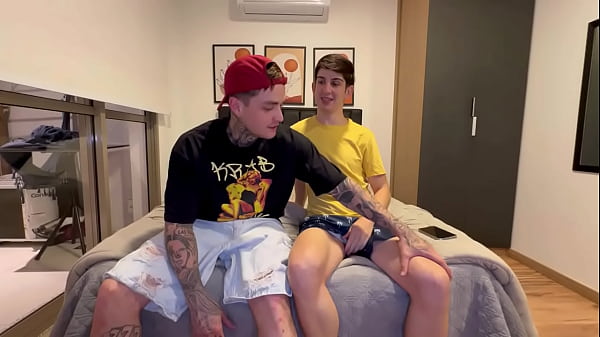 Play MP4 - Fodendo um amigo meu que venho me visitar