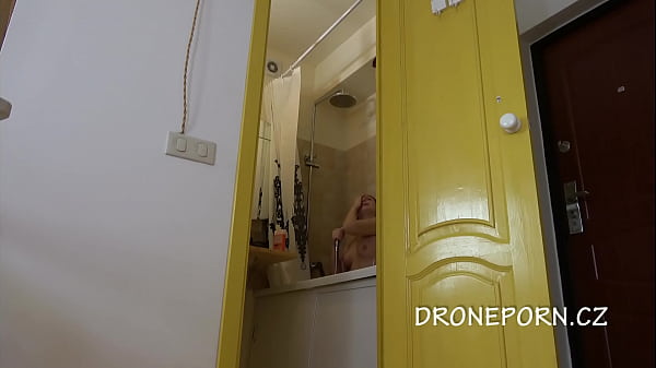 Play MP4 - Blonde czech in the shower