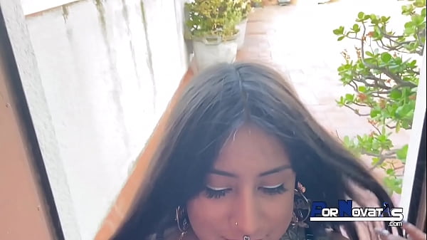 Play MP4 - Feliz 2023 amigos&excl; Nuevo a&ntilde;o y nueva escena con la preciosa joven latina Catalina Devil y nuestro amigo Victor Bloom