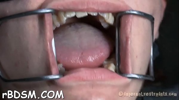 Tough_hotty in shackles gets her wet crack_pumped