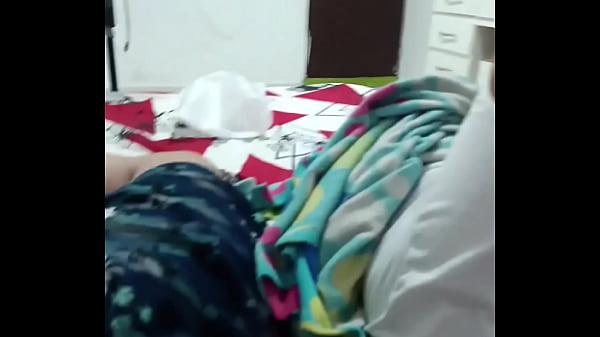 No me gusta que mi esposo me ponga el pene cuando me estoy haciendo las u&ntilde;as 